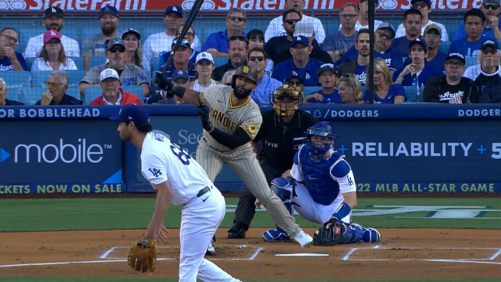 Manny Machado takes souvenir from first Dodgers home run