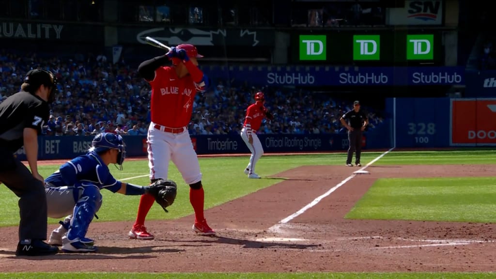 Vladimir Guerrero Jr., Teoscar Hernández rally Blue Jays