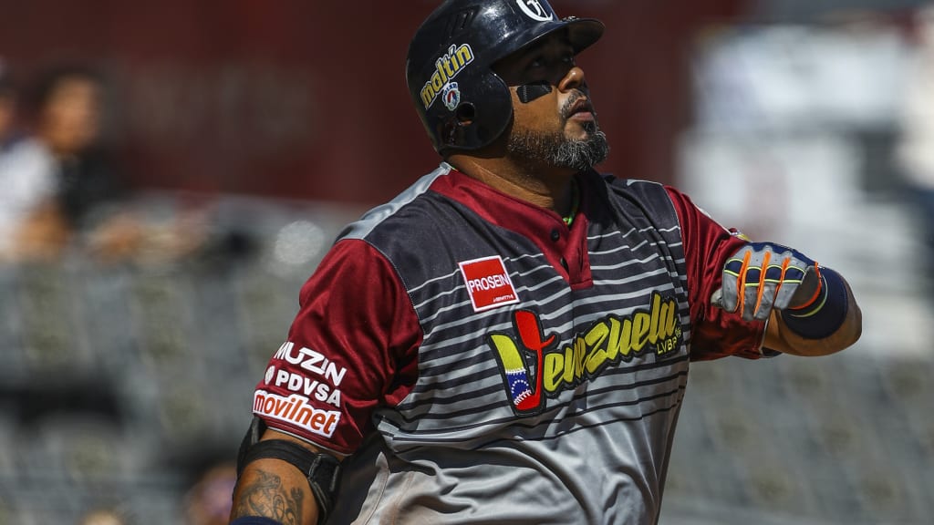 Watch big man Luis Jimenez crush a home run for Venezuela in the