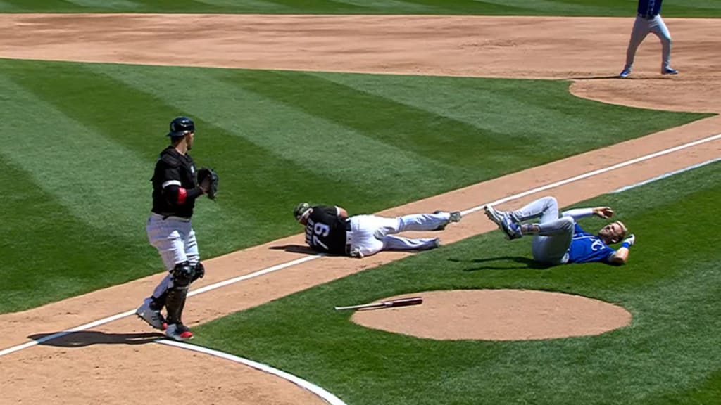 Abreu, Dozier exit with injuries