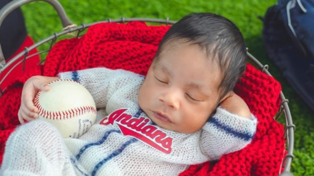 Franmil Reyes has the chillest baby on earth