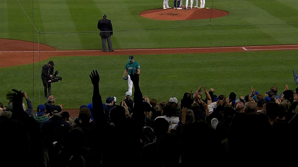 Robbie Ray takes no-hitter into 7th vs. Nationals