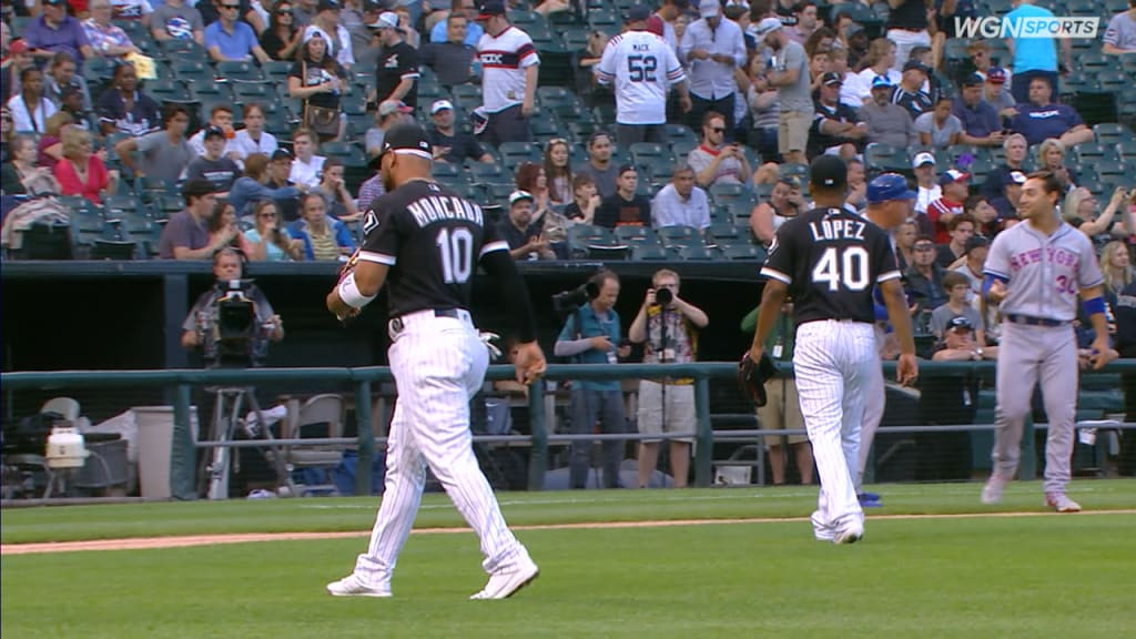 Moncada leaves game with injury