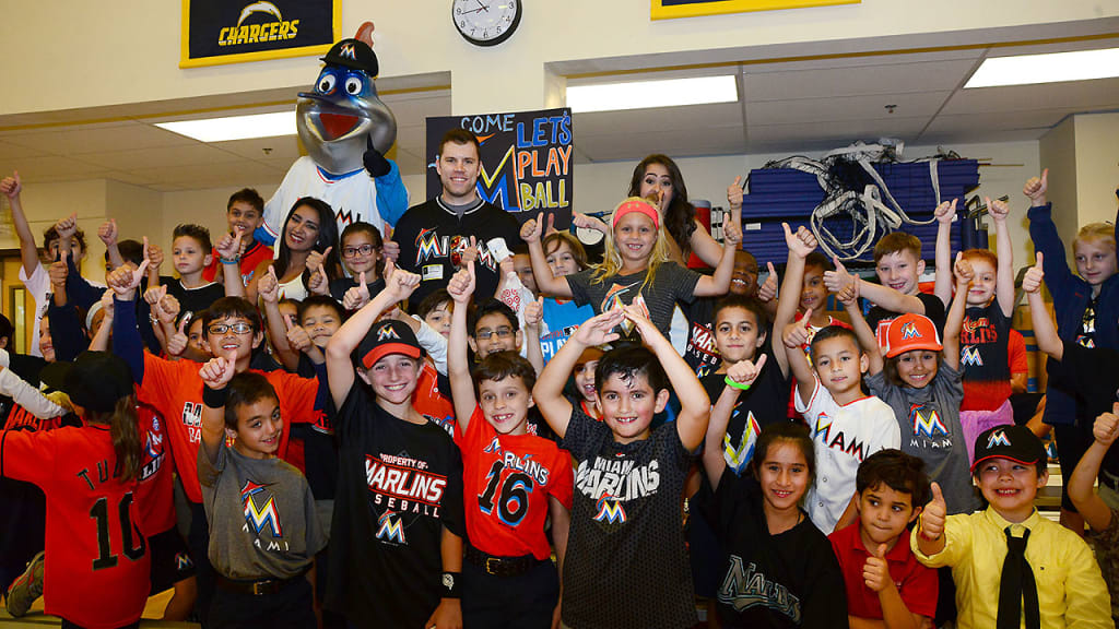 David Phelps and students at Renaissance Charter School in Cooper City, Fla., during Play Ball caravan week. (Robert Vigon/Miami Marlins)