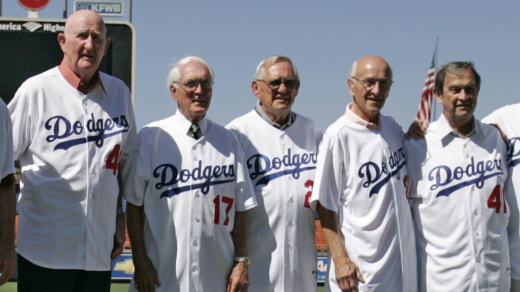 Bob Borkowski (center) poses with teammates from the 1955 World Series champion Dodgers. (AP)