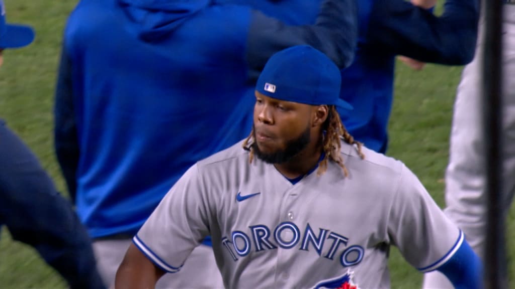 Vladimir Guerrero Jr. hits 3 home runs vs. Yankees, injures hand