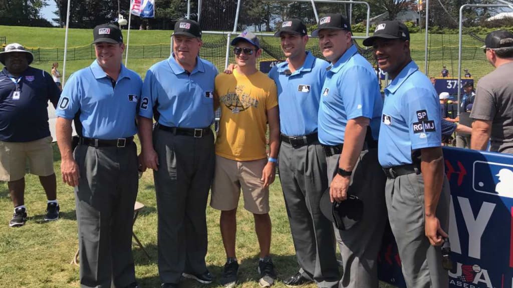 Umpire Gerry Davis (second from left) hangs out at the Play Ball Park on Sunday. (Mandy Bell/MLB.com)