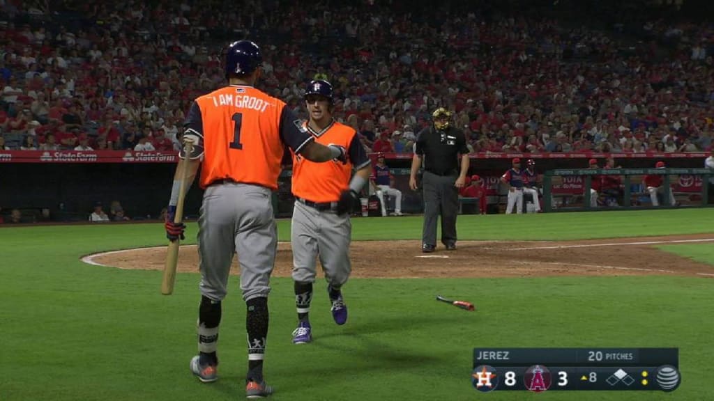 TEX@HOU: Altuve gets ejected after arguing strikeout 