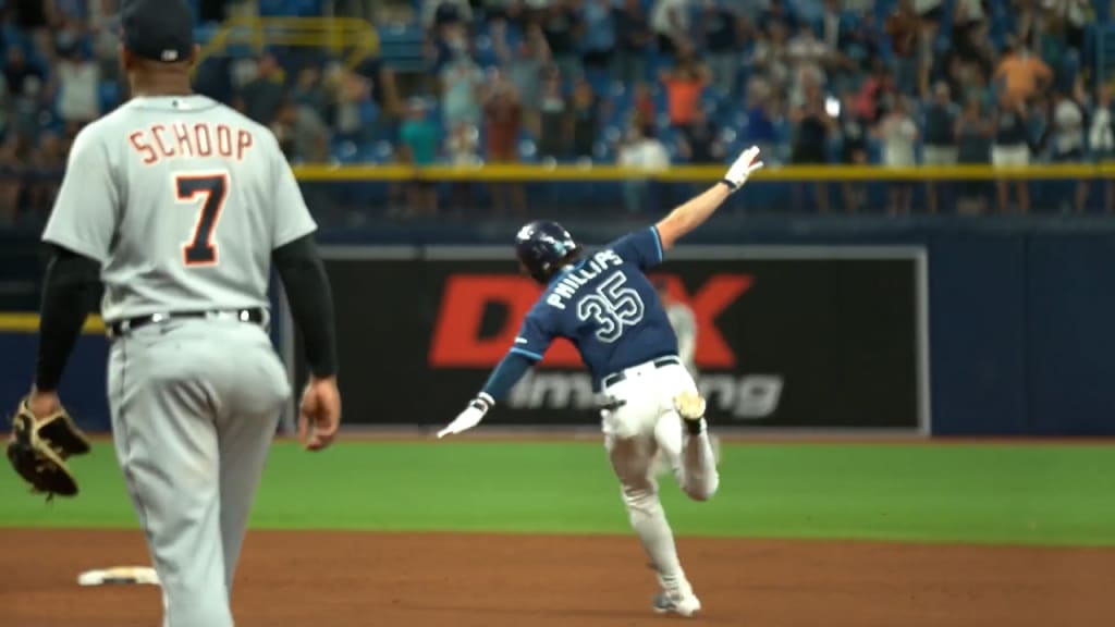 Phillips belts game-tying homer, 08/28/2022