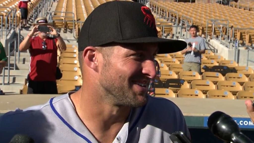 Tim Tebow makes Arizona Fall League debut, crashes into wall