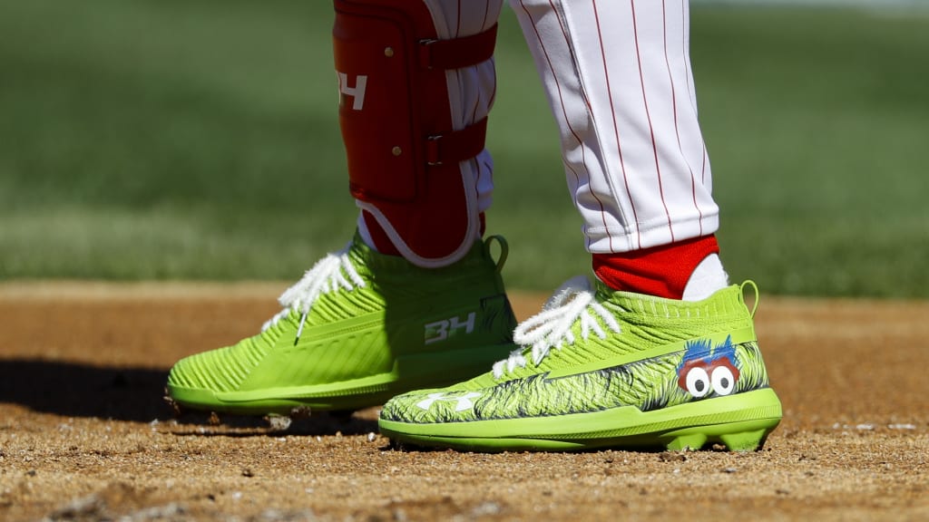 MLB Opening Day: Phillies' Bryce Harper dons Phanatic cleats