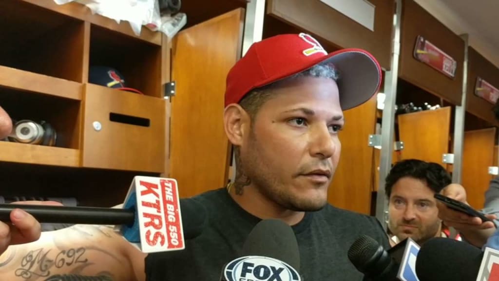 Yadier Molina: Cardinals catcher clarifies maskless Instagram photo