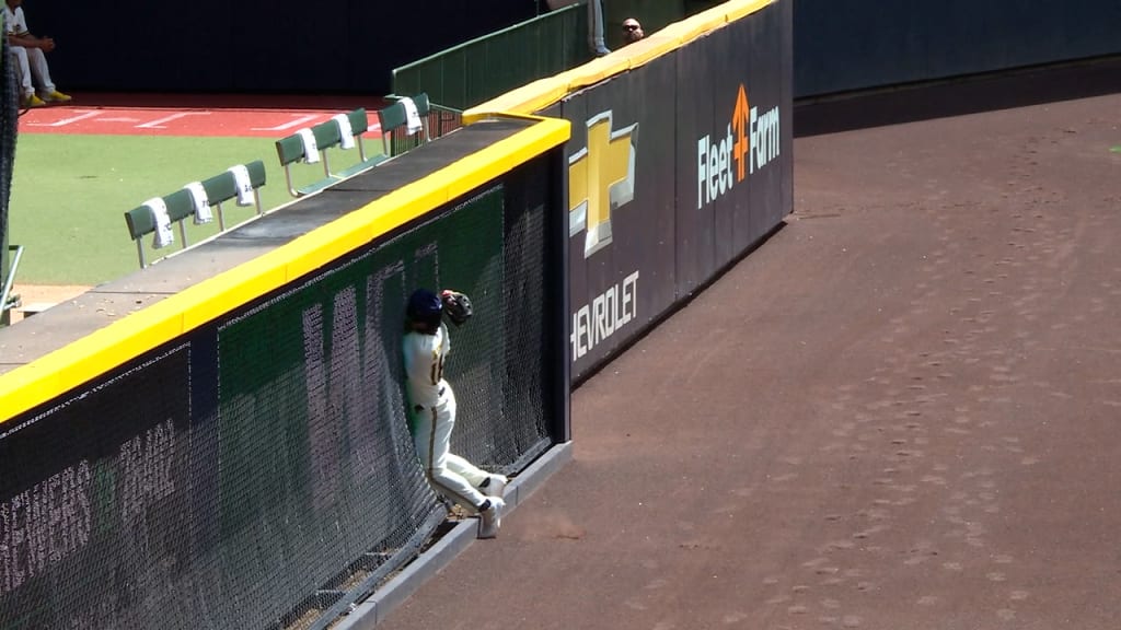 Milwaukee Brewers fans react to Keston Hiura being told that he won't make  the team: Needs a change of scenery Hope he catches on somewhere