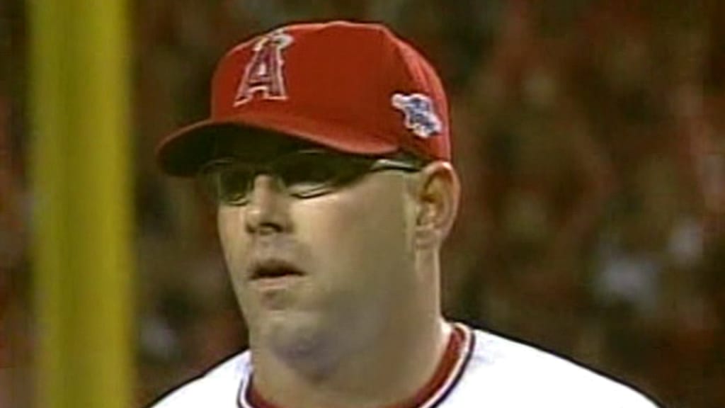 Donnelly throws scoreless 8th