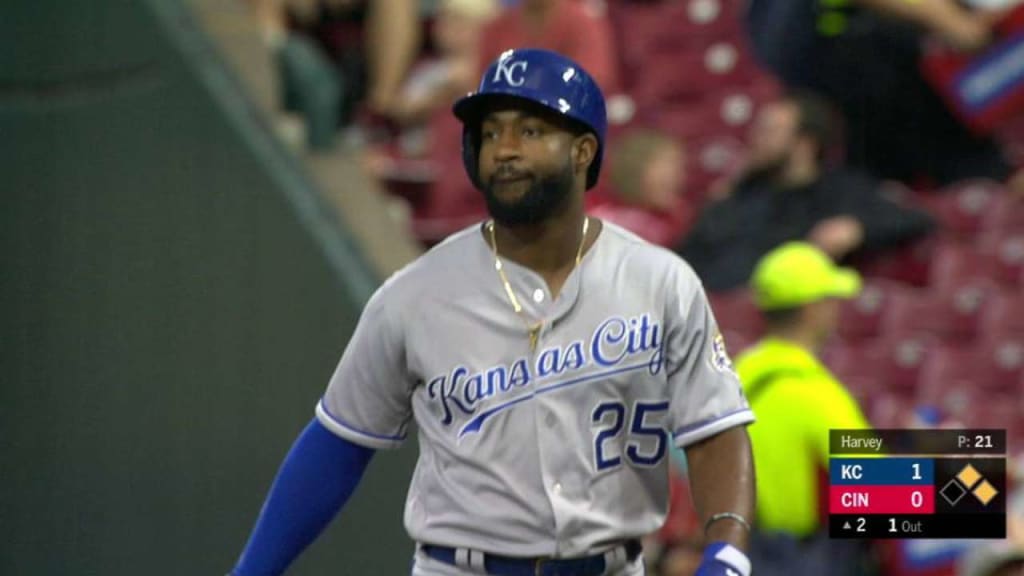 Perez 2 HRs, Dozier go-ahead shot lead Royals over Twins