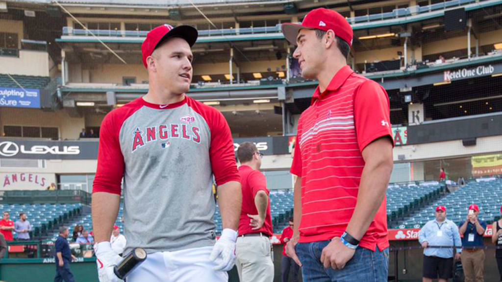 Nolan Williams chats with Mike Trout before Tuesday night's game at Angel Stadium. (@Angels)