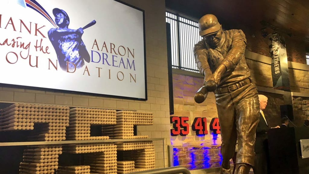 A new statue of Hank Aaron now sits at SunTrust Park, the Braves' new home.