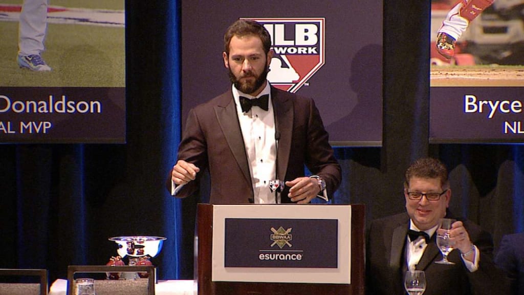 Arrieta accepts Cy Young Award