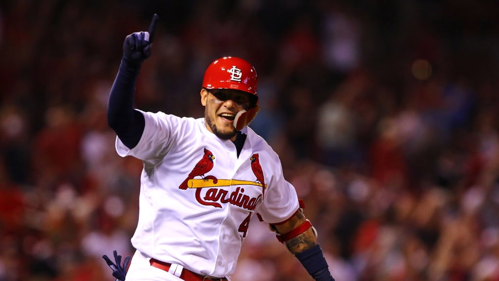 Matt Carpenter returns Yadier Molina injured