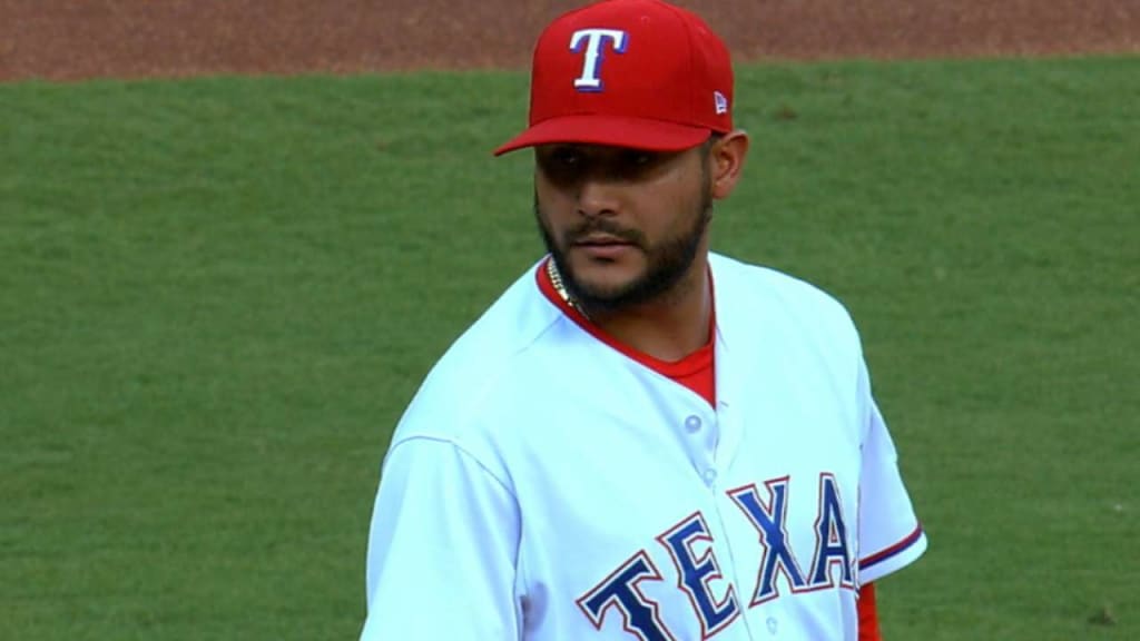 MN Twins get Rangers pitcher Martin Perez in one-year contract deal