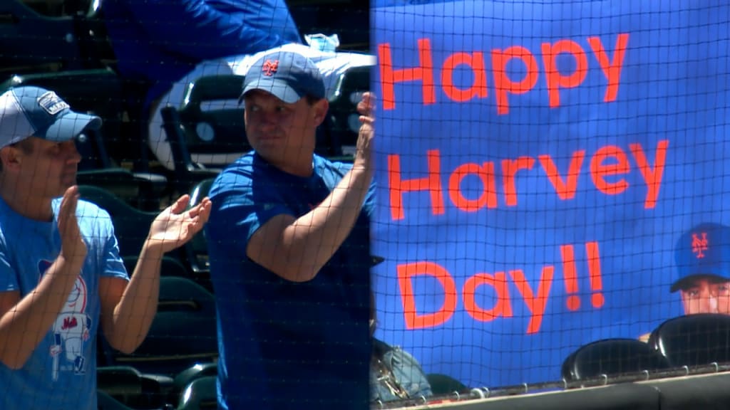 Harvey gets ovation from Mets fans