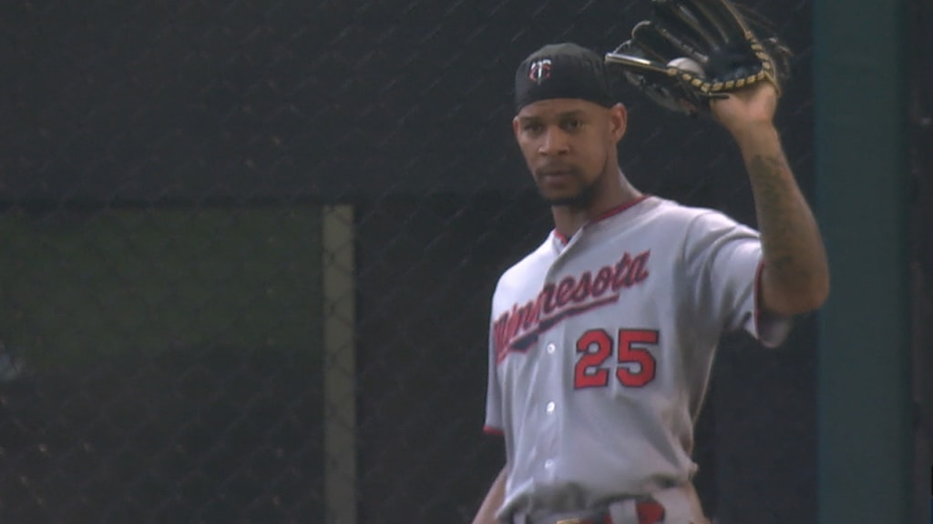 Buxton's tremendous running grab
