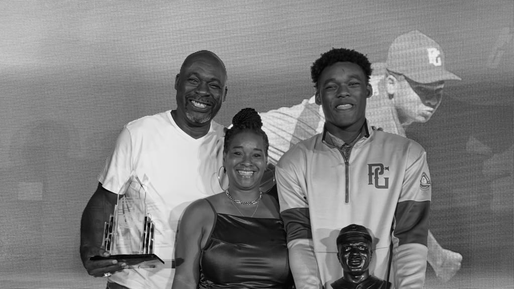 Eric, Leslie and Elijah Green, as Elijah accepts the 2021 Jackie Robinson Award for being the Perfect Game National Player of the Year.