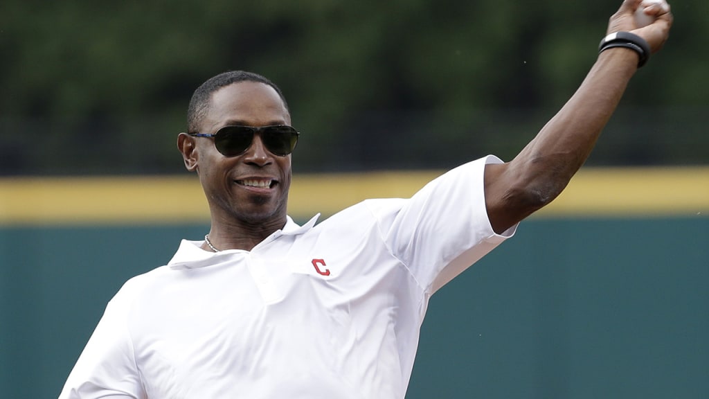 A Clevelander gave up his airplane seat so Kenny Lofton could throw out  World Series first pitch