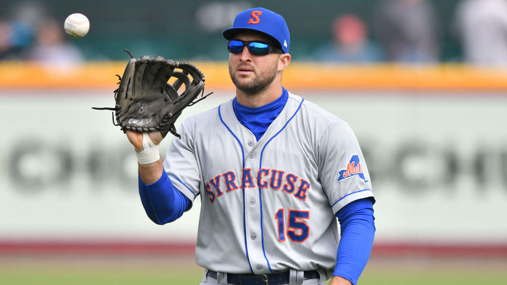 New York Mets video: Tim Tebow takes the field at spring training