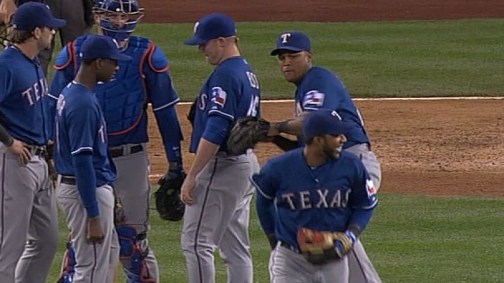 Adrian Beltre got his head rubbed by Elvis Andrus