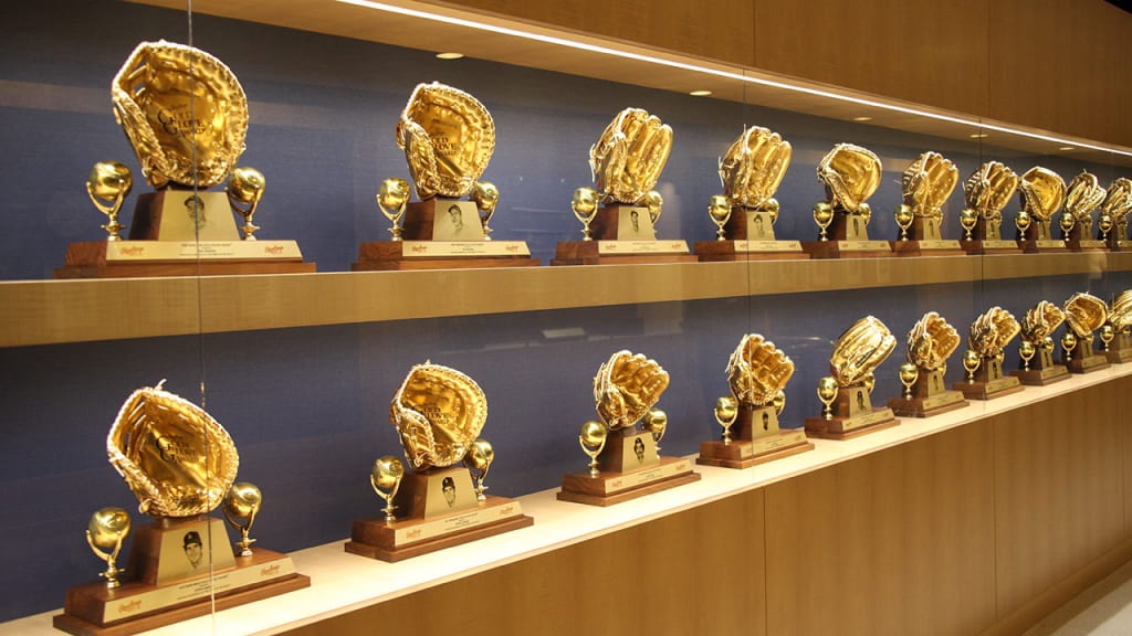 Brewers' Kolten Wong and Jackie Bradley Jr. named NL Gold Glove finalists