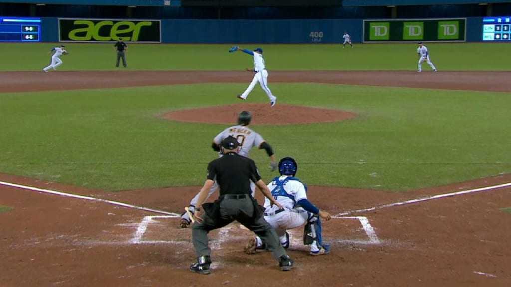 Marcus Stroman becomes 10th Blue Jay to win Gold Glove