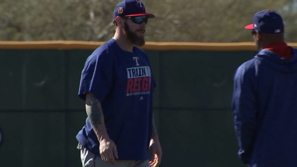 Rangers sign slugger Josh Hamilton to minor league contract