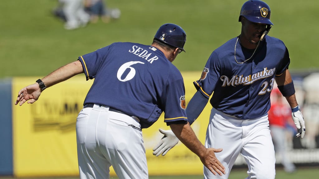Center fielder Keon Broxton hit one of four Brewers home runs on Monday vs. the Mariners. (AP)
