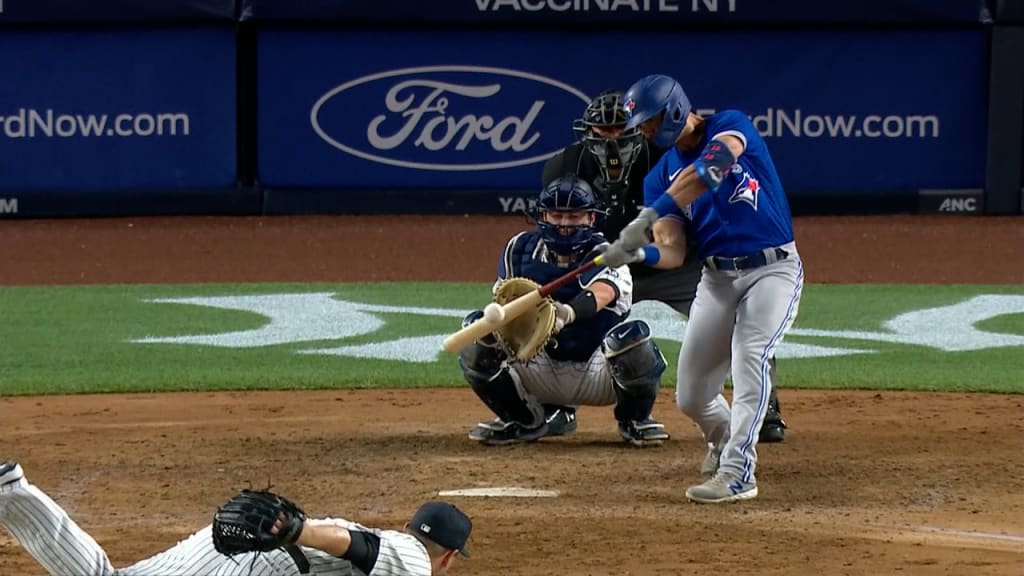 Guerrero Jr. steals show as Blue Jays beat Yankees in extra innings