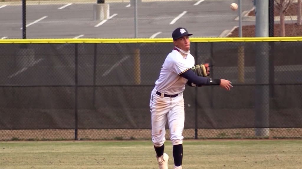 Mariners draft SS Arroyo No. 48