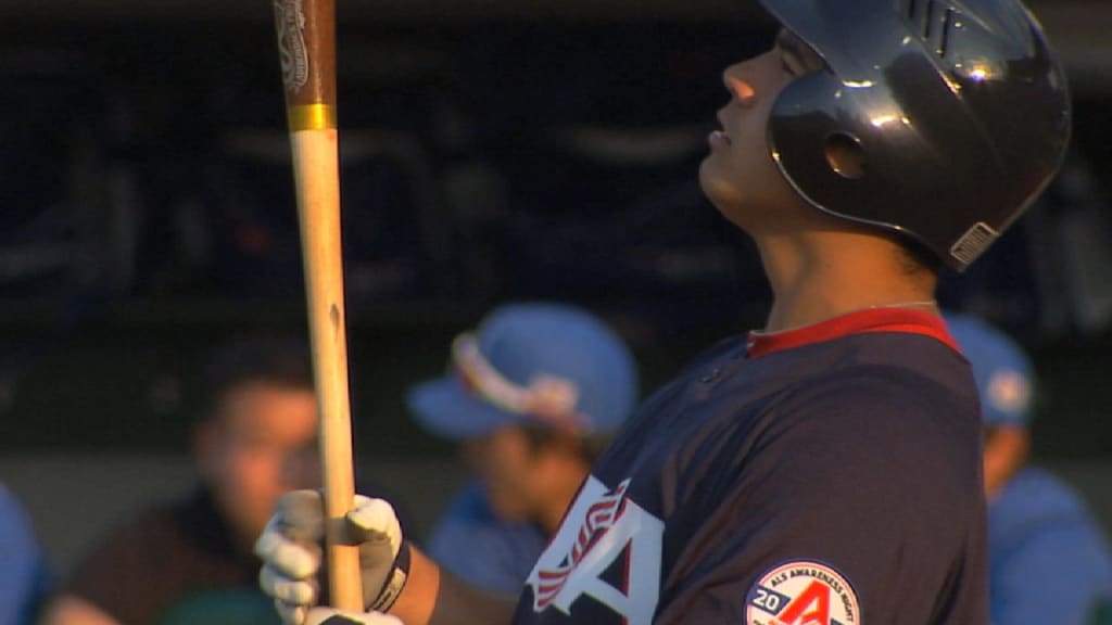 Byron Buxton's hyped reaction to Carlos Correa reuniting with Twins