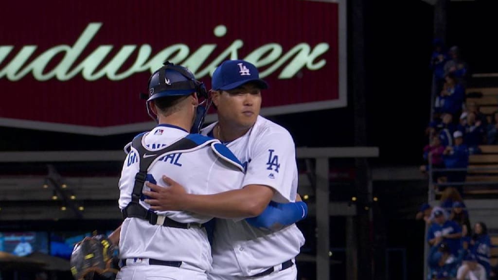 Hyun-Jin Ryu gets 4-out save in relief debut