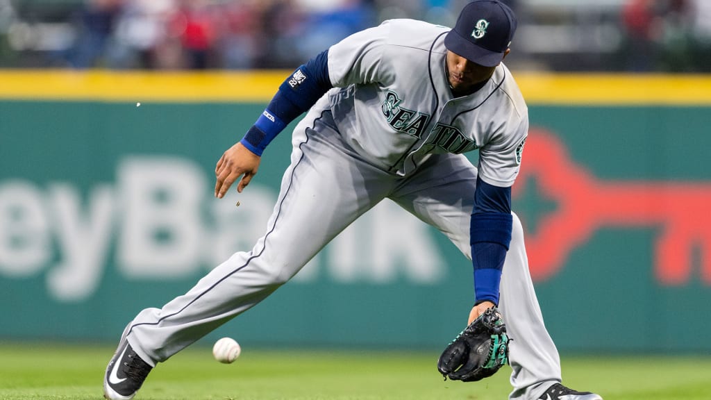 Seattle Mariners infielder Robinson Cano has support of his teammates