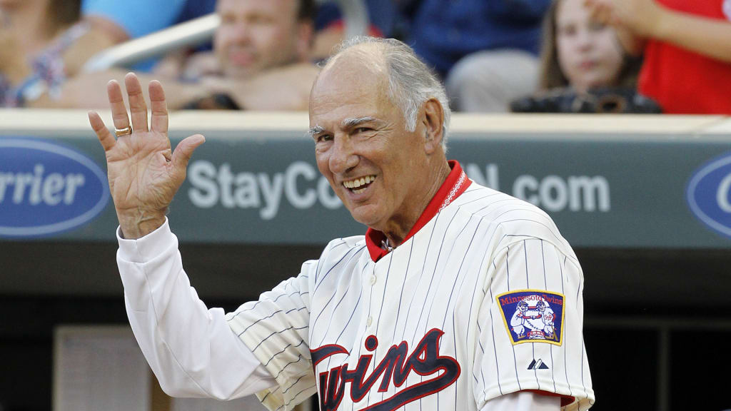 Former Minnesota Twins infielder Frank Quilici gestures to the crowd before a baseball game between the Minnesota Twins and the Seattle Mariners in Minneapolis, Saturday, Aug. 1, 2015. (AP Photo/Ann Heisenfelt)