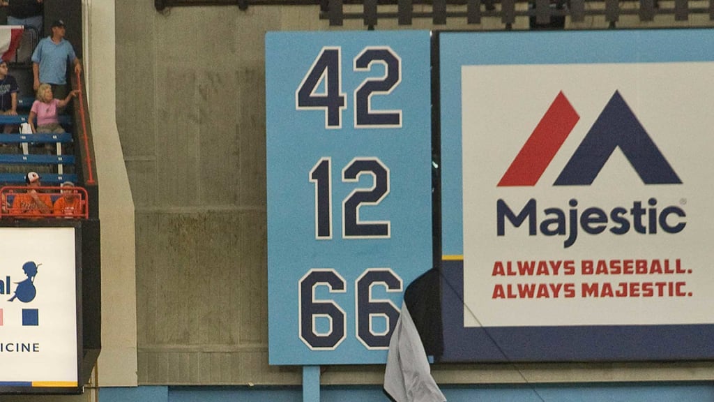 Wade Boggs Game-Worn 2001 Tampa Bay Devil Rays Jersey