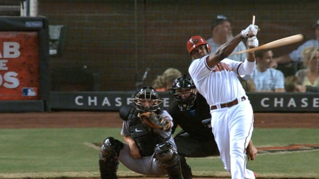 SF@FLA: Bonds breaks his bat on a home run swing 