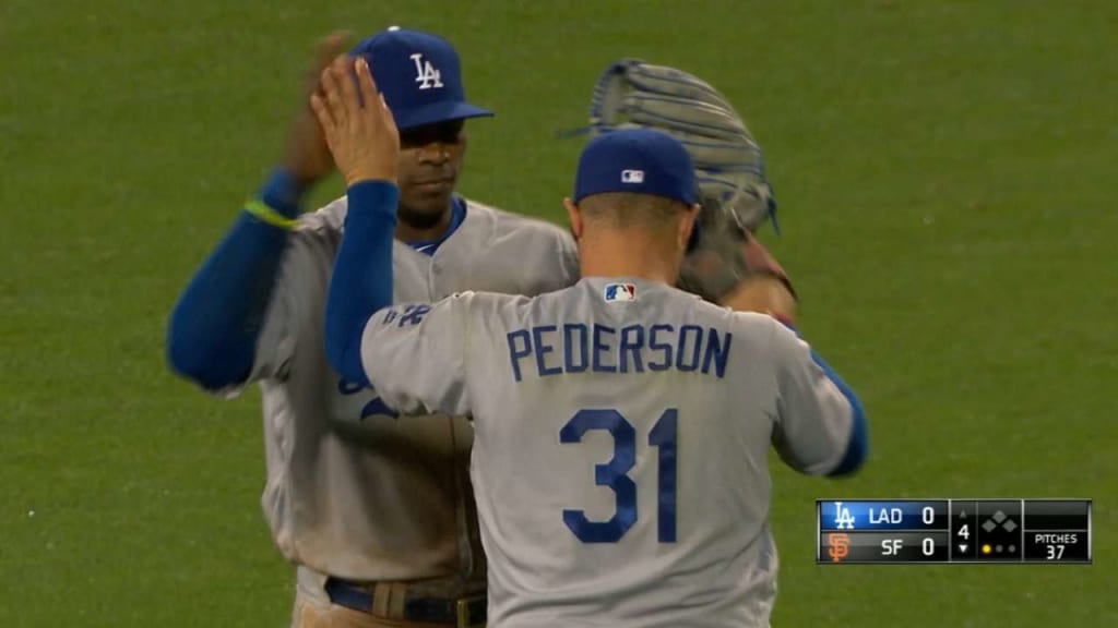 Van Slyke connects on a walk-off homer 