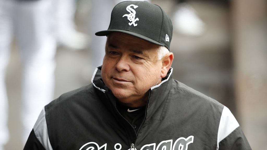 Rick Renteria on receiving Cubs World Series ring: 'A classy gesture