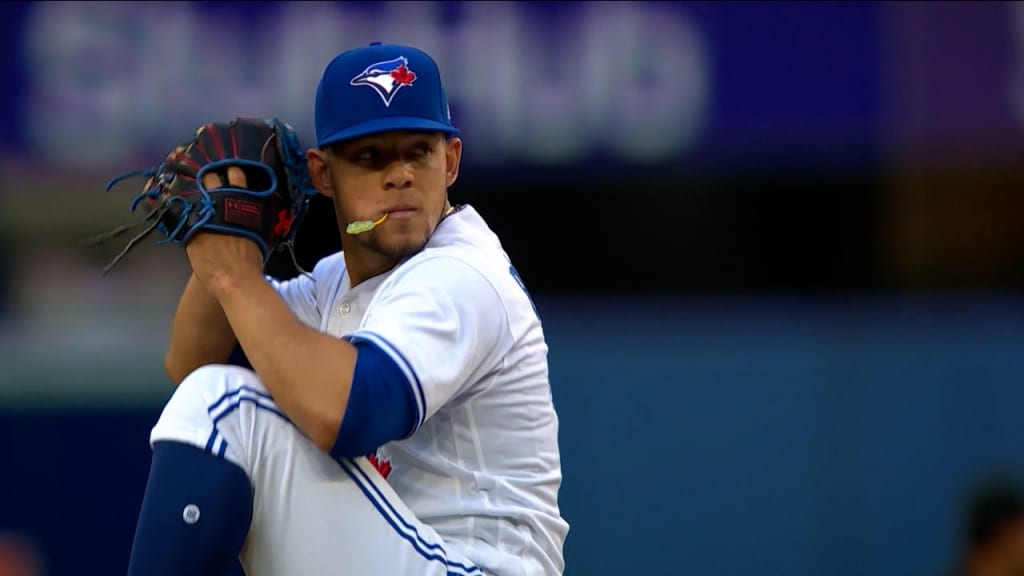 Jose Berrios helps Blue Jays cruise to blowout win over Pirates