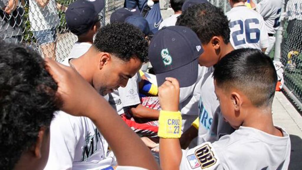 Mariners DH Nelson Cruz signs autographs for campers at Tuesday's Play Ball event at the Rainier Vista Boys & Girls Club.