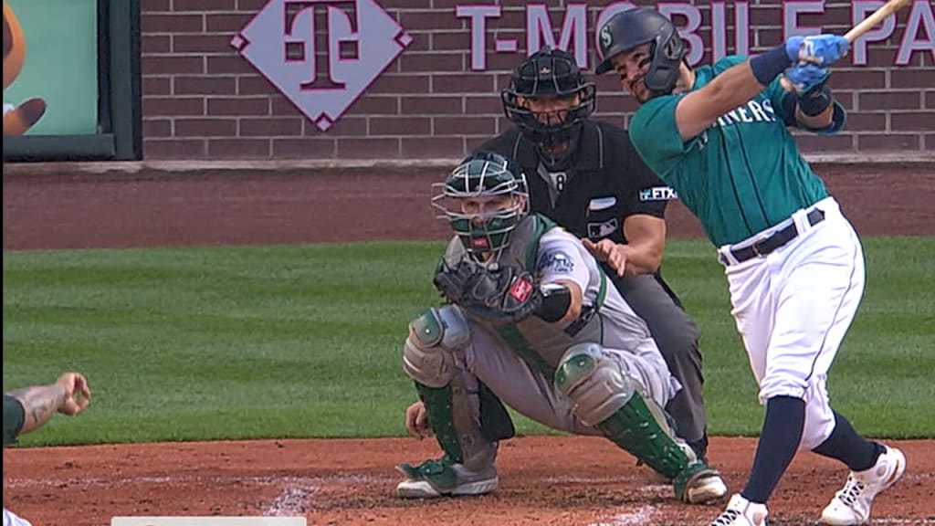 Luis Torrens' solo home run