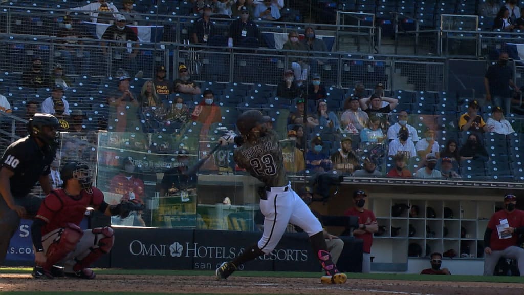 Tatis Jr. smacks solo shot in 9th