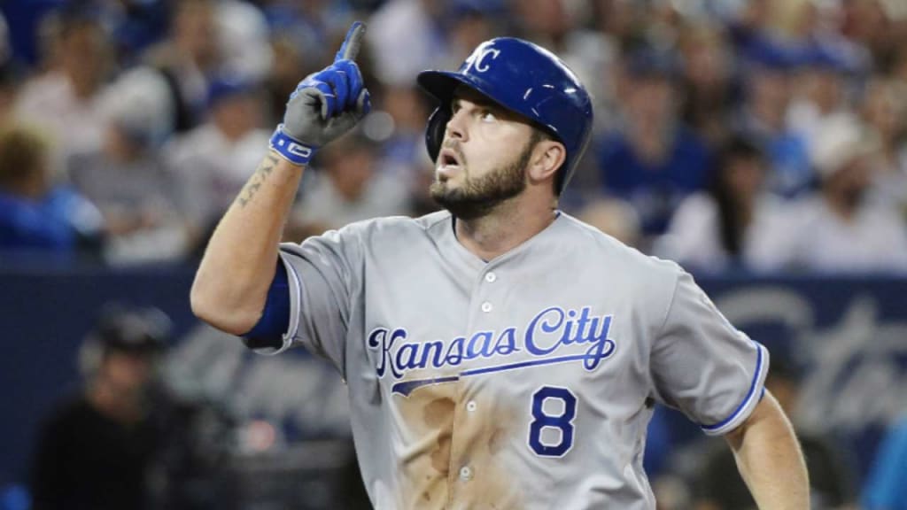 Mike Moustakas re-signing with Kansas City Royals