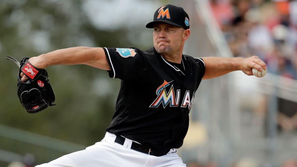 Mike Dunn threw 27 pitches on Saturday, with 10 warmups and 17 against a hitter. (AP)